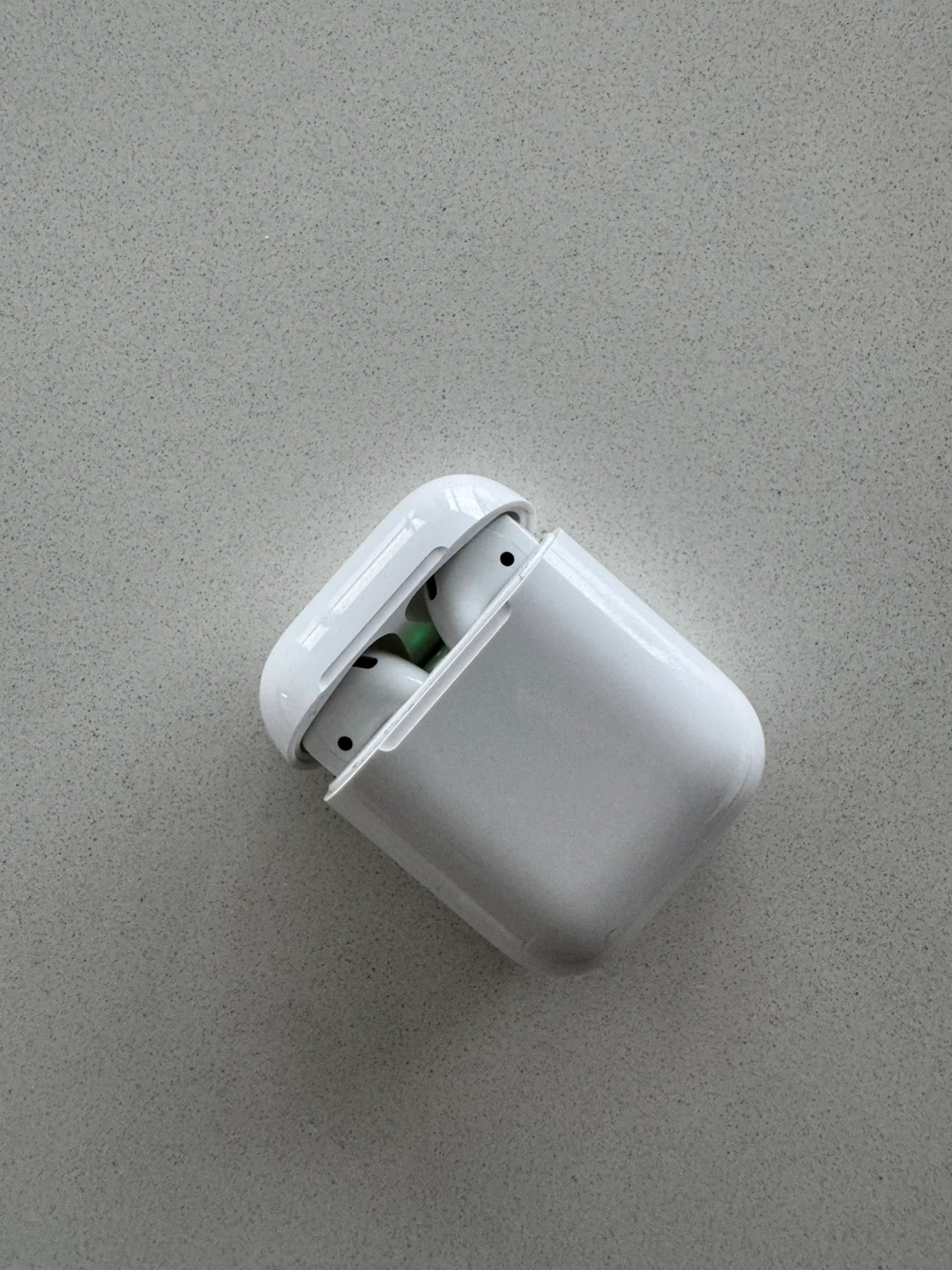 Apple AirPods (2nd generation) Wireless Earbuds - photo 3