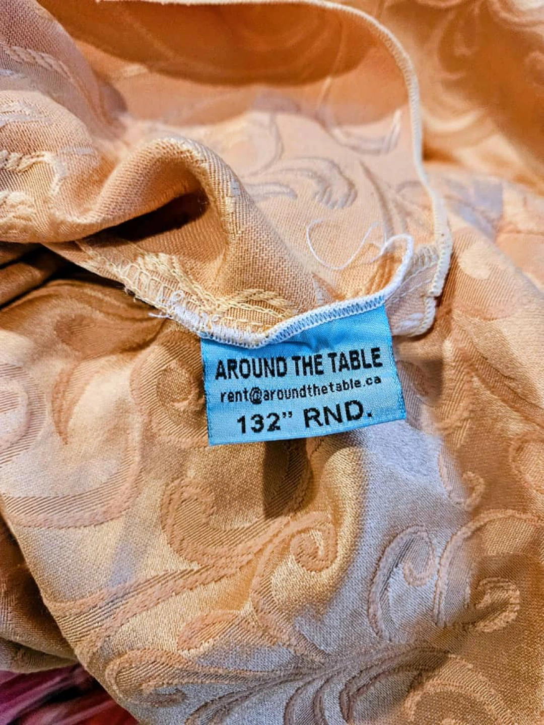Set of 10 Folded Gold Damask Tablecloths - - photo 4