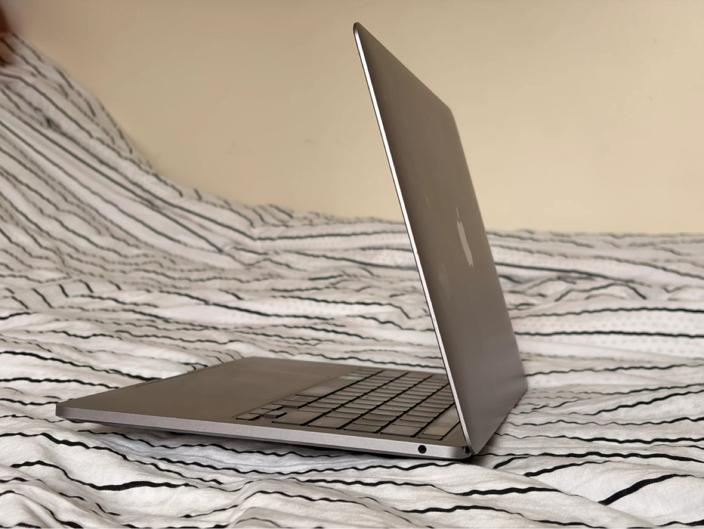 MacBook Pro (13-inch, M1, 2020) — TouchBar / 8GB / 250GB - photo 5