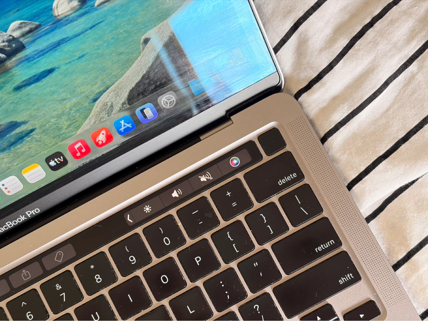 MacBook Pro (13-inch, M1, 2020) — TouchBar / 8GB / 250GB - photo 3
