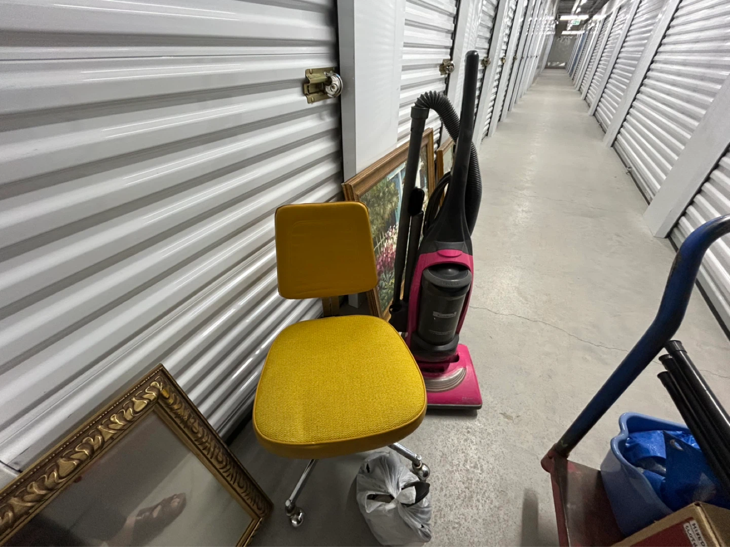 Assorted household items - photo 4
