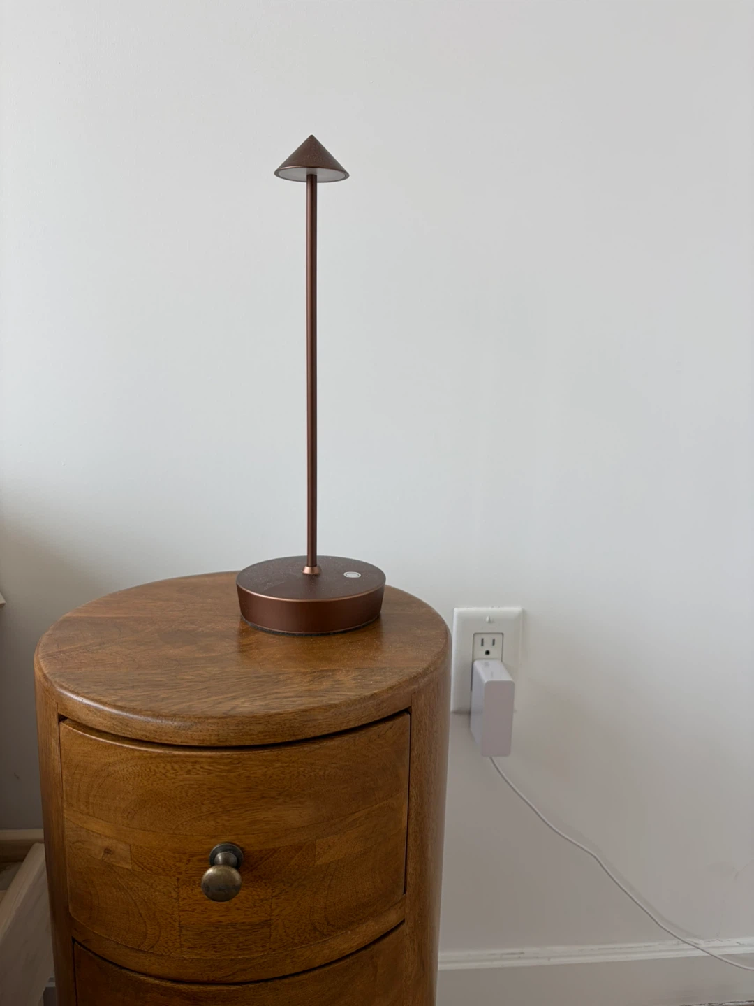 Cordless LED Table Lamp - photo 3
