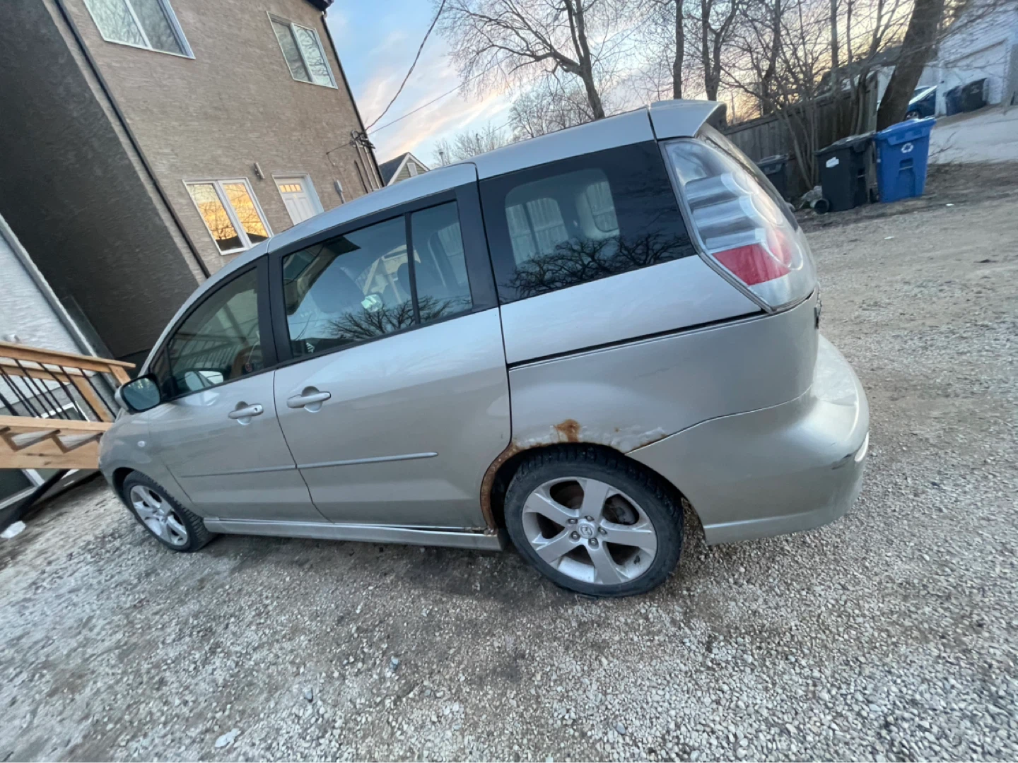 Mazda 5 Silver minivan - photo 3