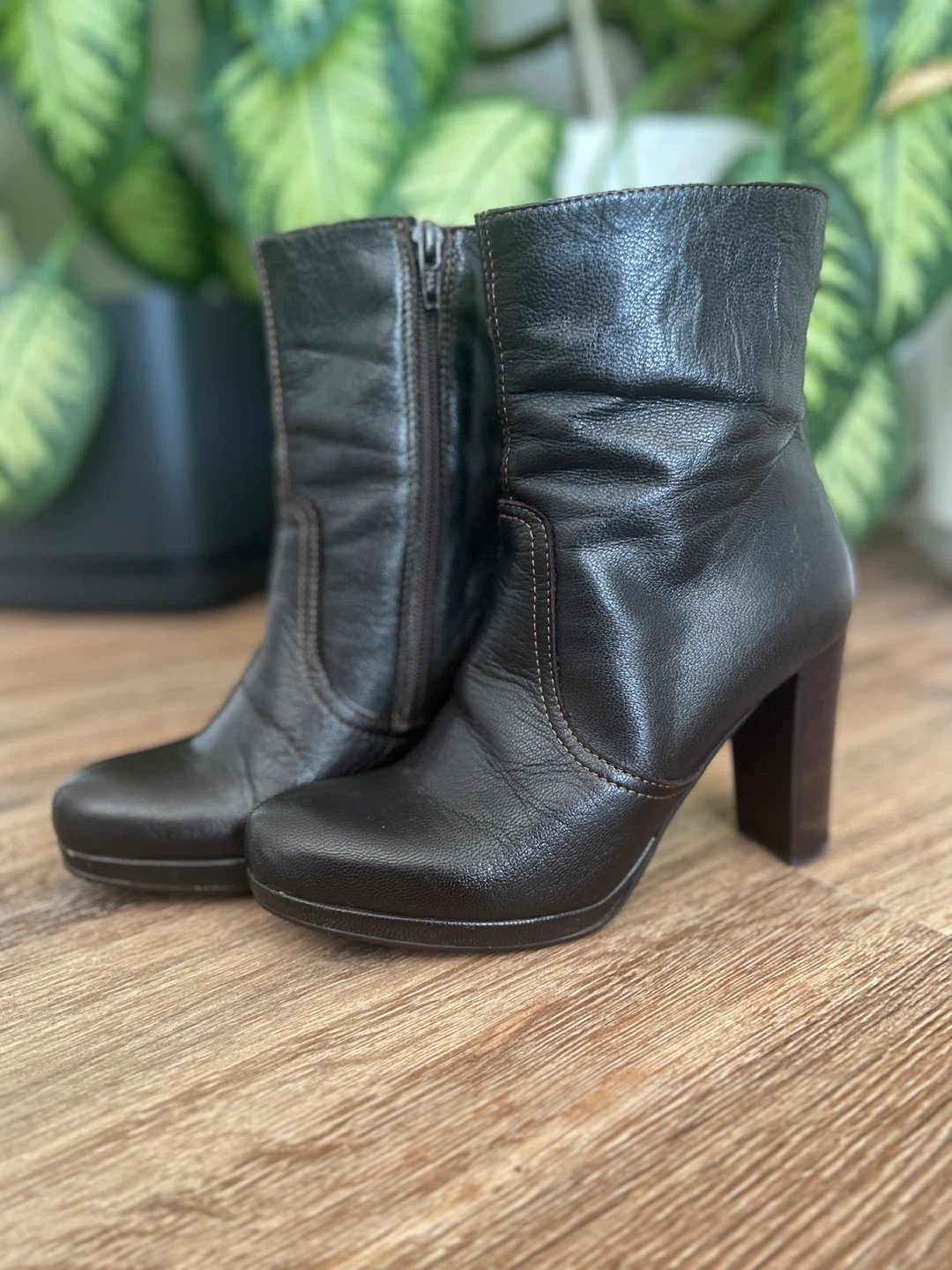 Dark Brown Leather Ankle Boots Size 36 - photo 3
