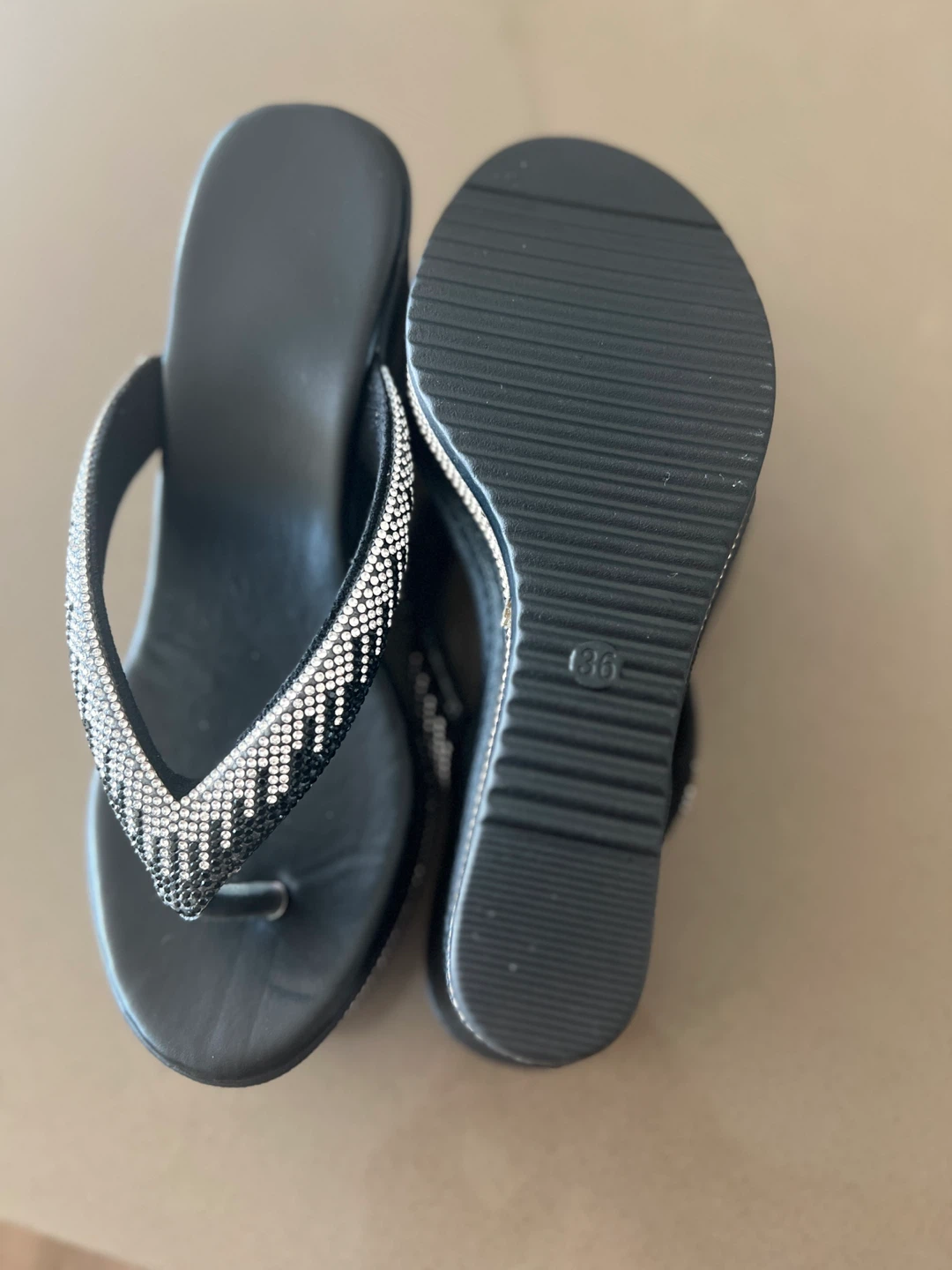 Black Wedge Flip Flops with Rhinestones Size 36 - photo 3