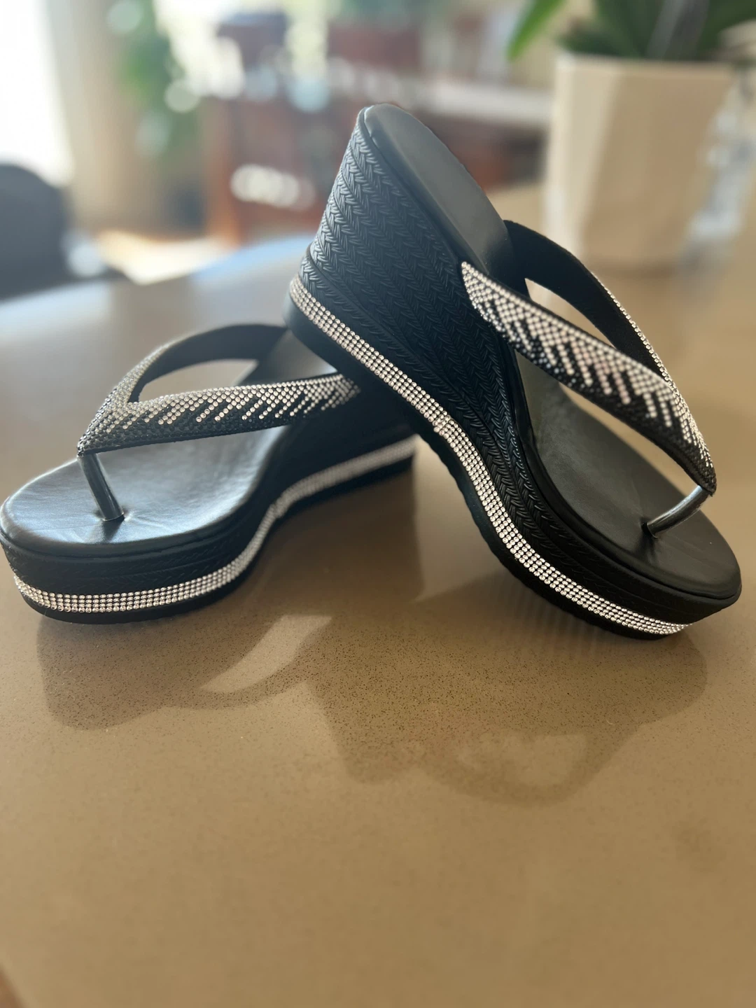 Black Wedge Flip Flops with Rhinestones Size 36 - photo 2