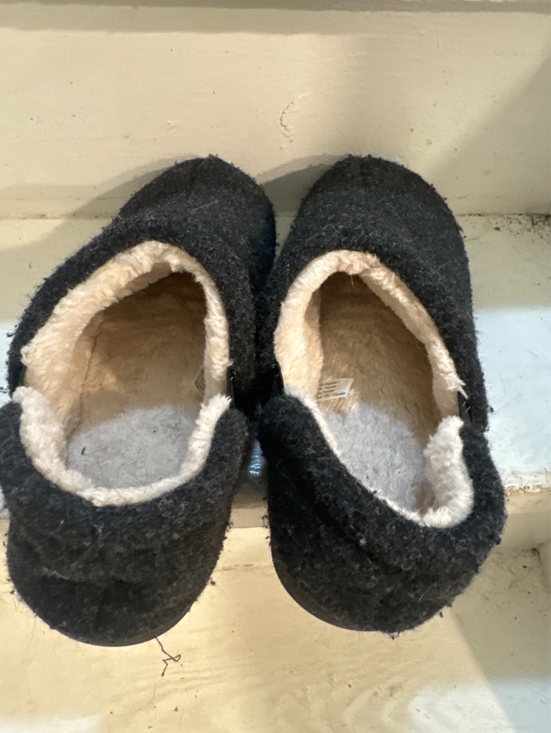 Black Fleece Lined Slippers - XL size 13 14 Men’s - photo 5