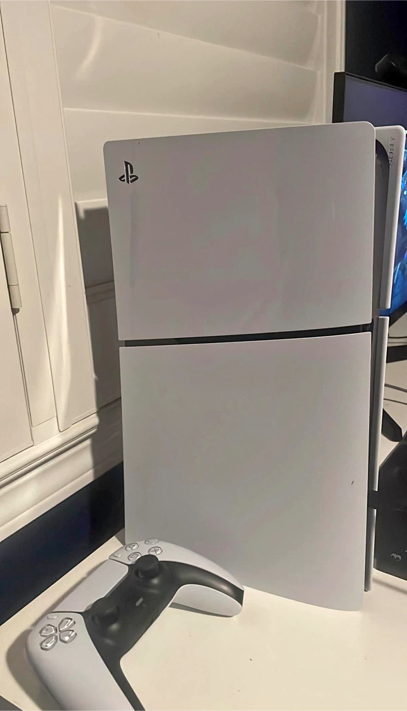 PS5 slim 1TB (PRICE IS NEGOTIABLE)