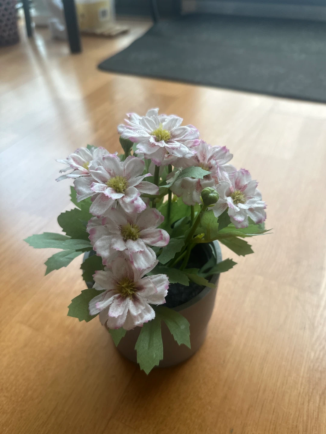 Small artificial flower pot with pink and white flowers - photo 2
