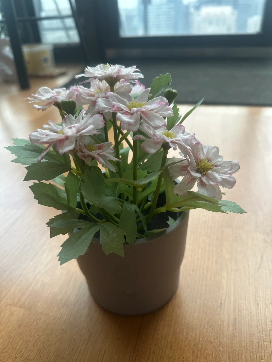 Small artificial flower pot with pink and white flowers - photo 3