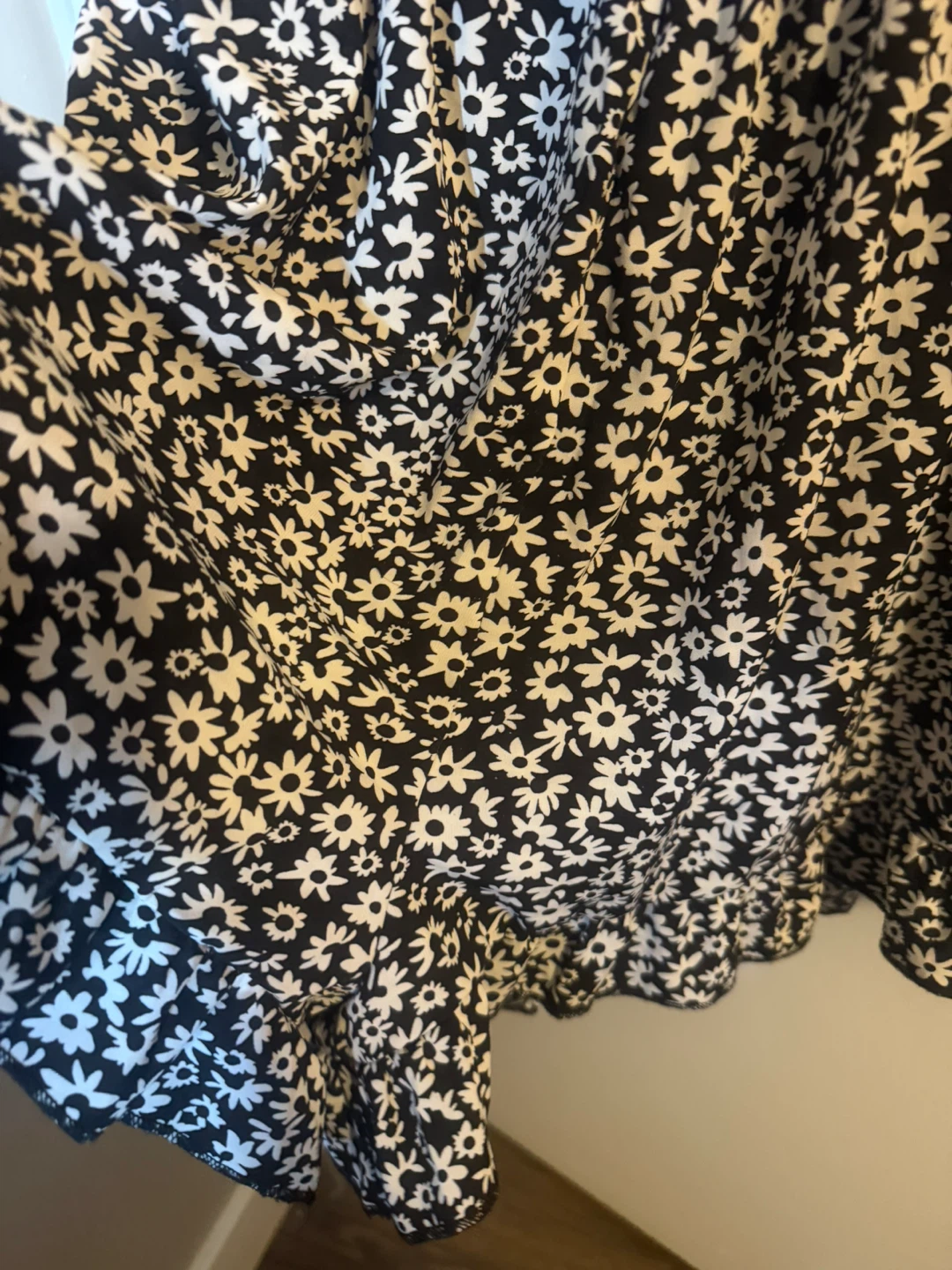 Black and White Floral Smocked Puff Sleeve Dress - photo 4