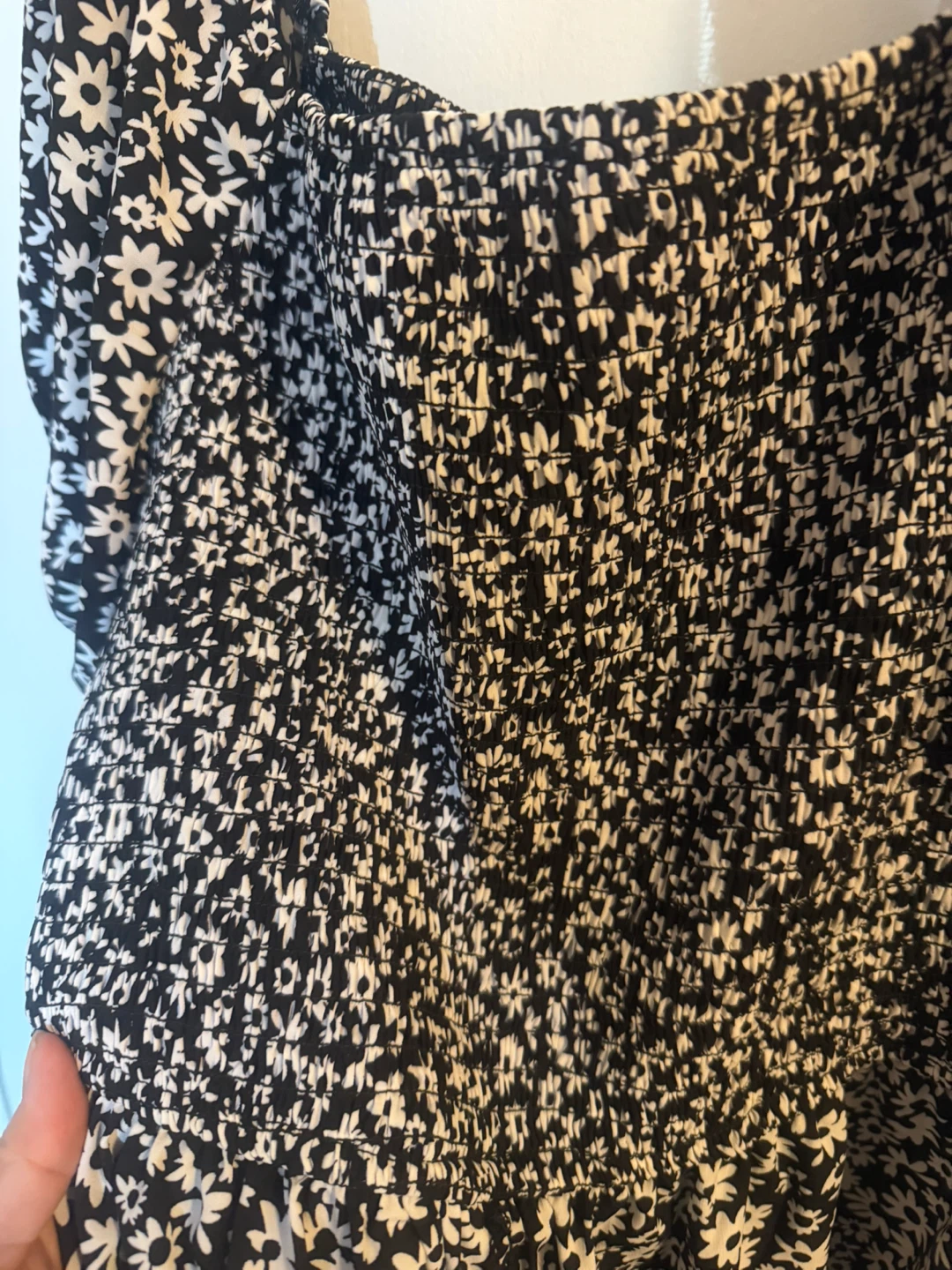 Black and White Floral Smocked Puff Sleeve Dress - photo 3