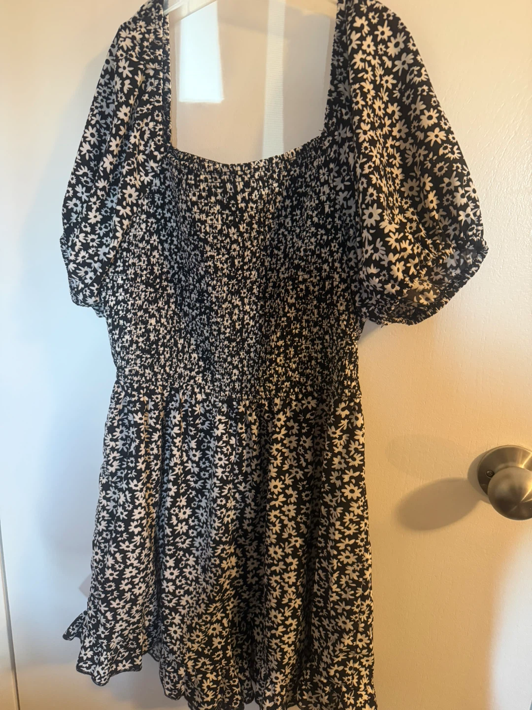 Black and White Floral Smocked Puff Sleeve Dress - photo 2