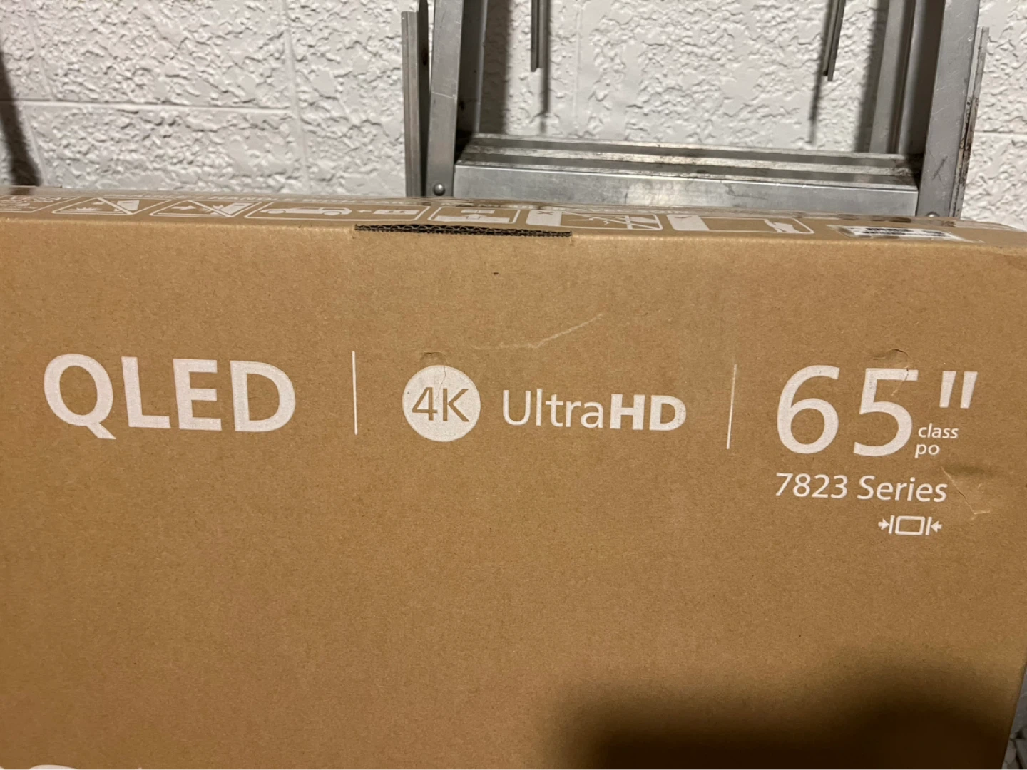 Philips 65" 4K QLED Roku TV - photo 3