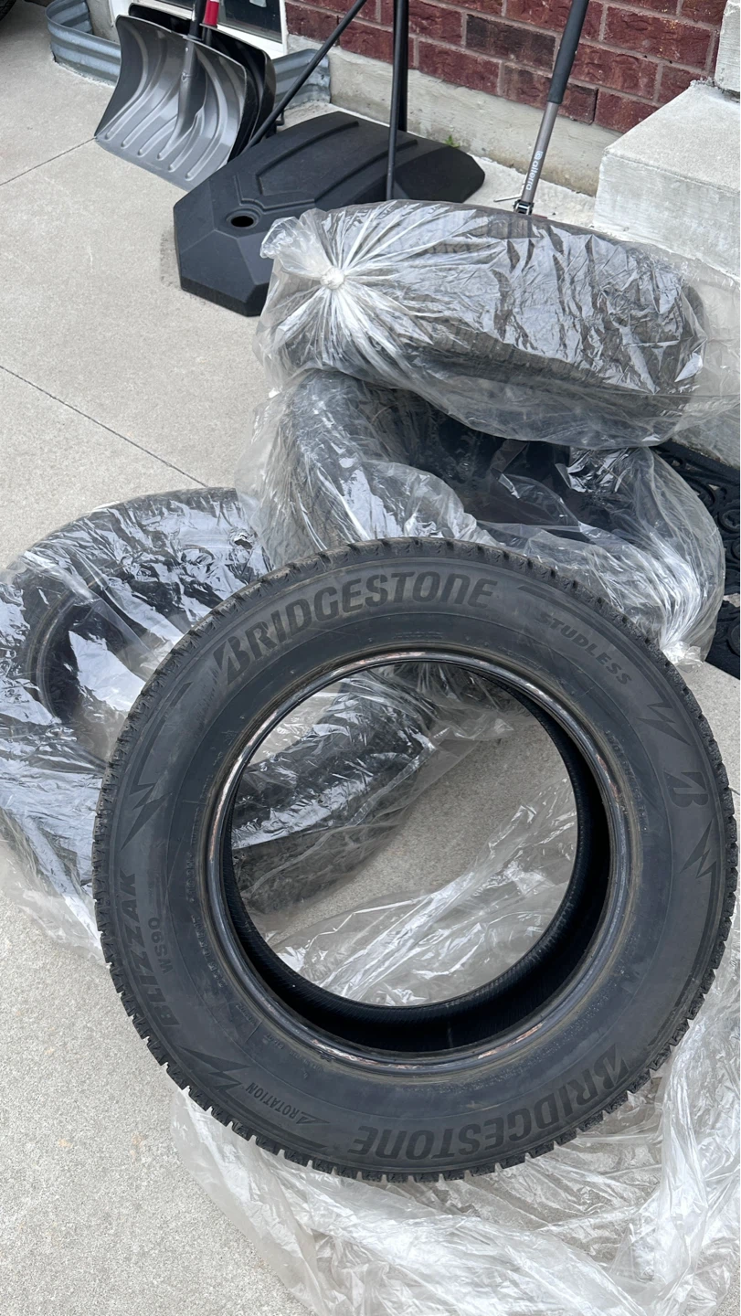 4x Bridgestone Blizzak WS90 Winter Tires P215/65R17 - photo 4