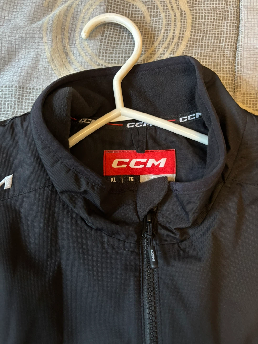 CCM Black Hockey Rockford Ice Hogs Jacket and Pants Set - XL - photo 2
