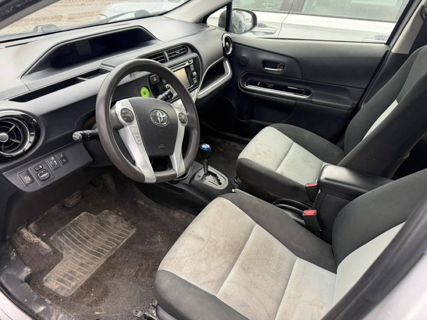 2017 Toyota Prius C Hybrid - photo 5
