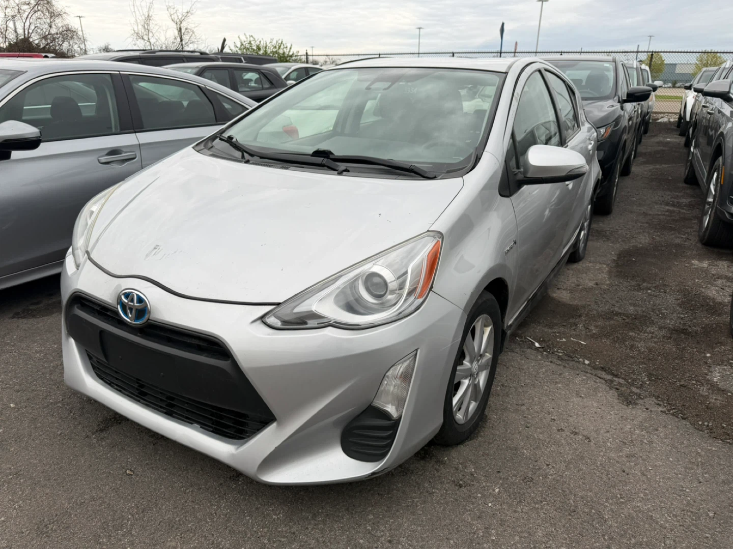 2017 Toyota Prius C Hybrid - photo 2