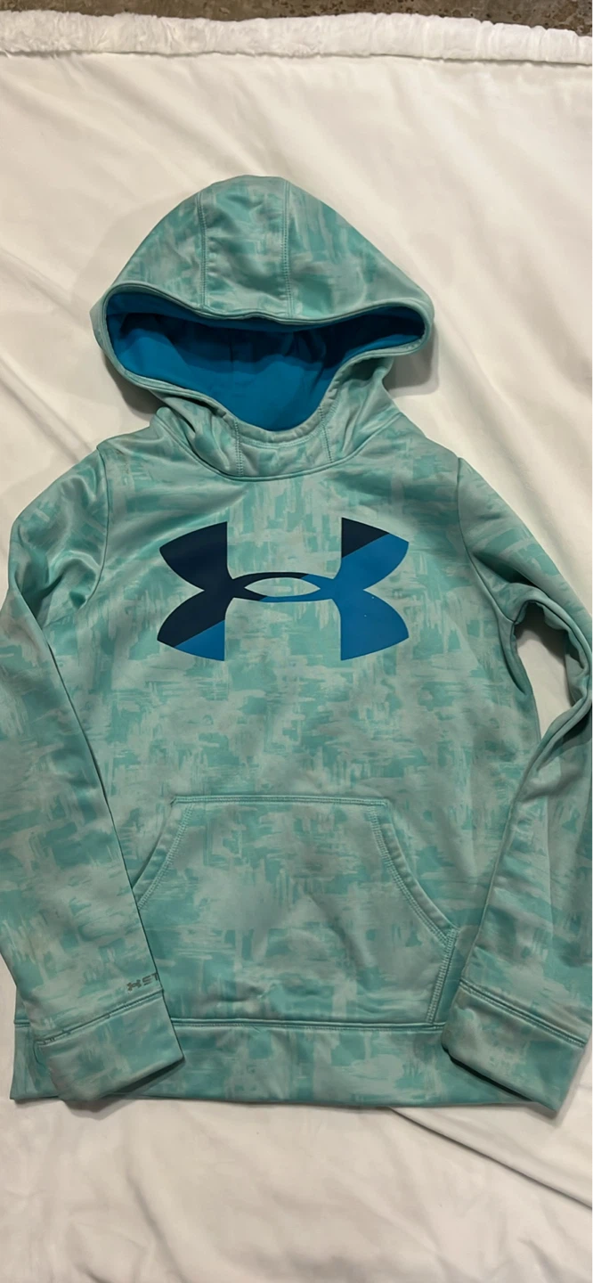 Size med. Under Armour Hoodie Teal Camo Youth