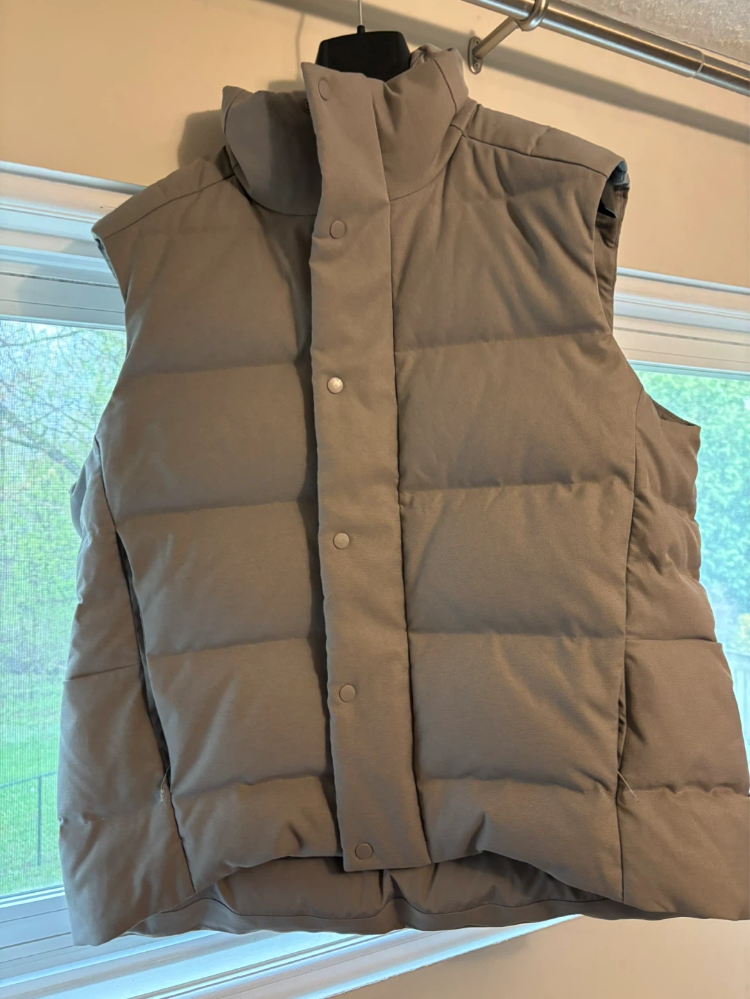 Men’s Lululemon Down Vest L/G Grey - photo 2