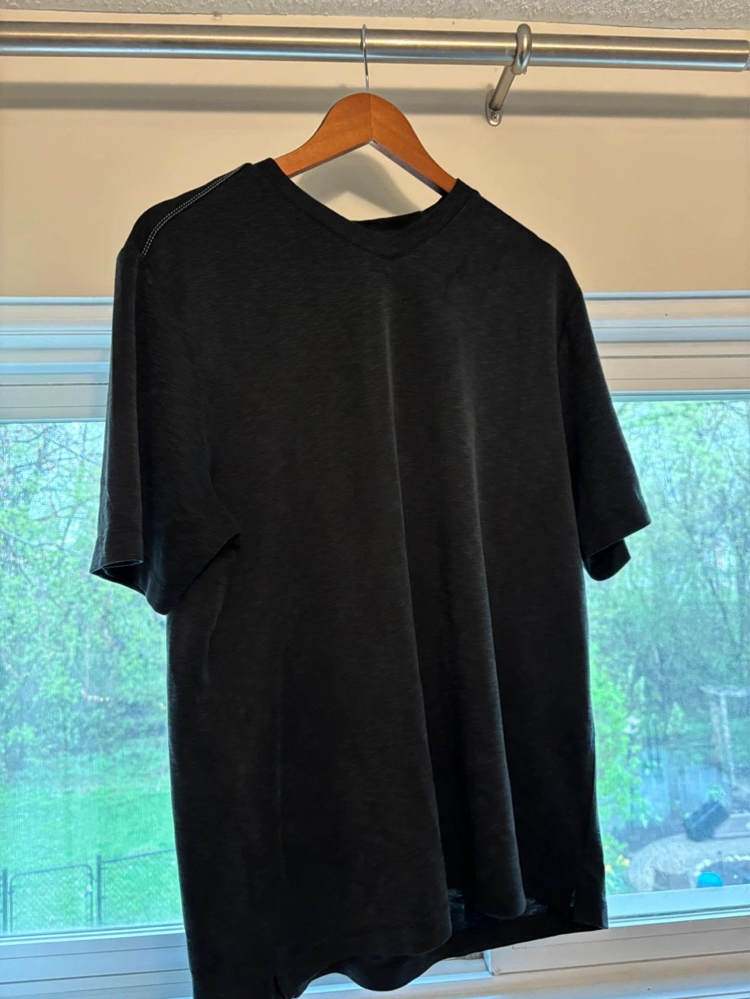 SAKS FIFTH AVENUE Black V-Neck T-Shirt - Size L - photo 3