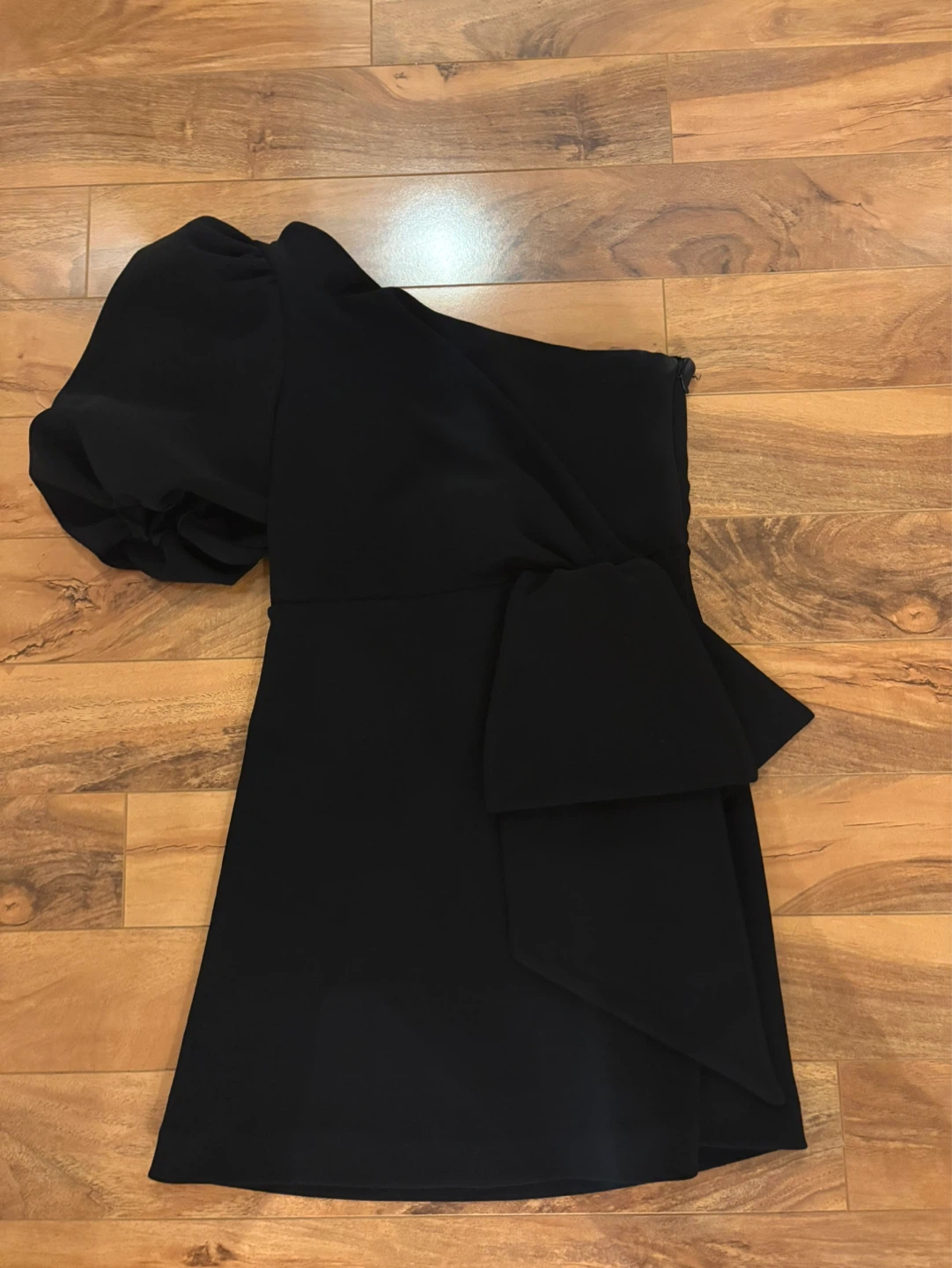Evernew Black One-Shoulder Puff Sleeve Mini Dress