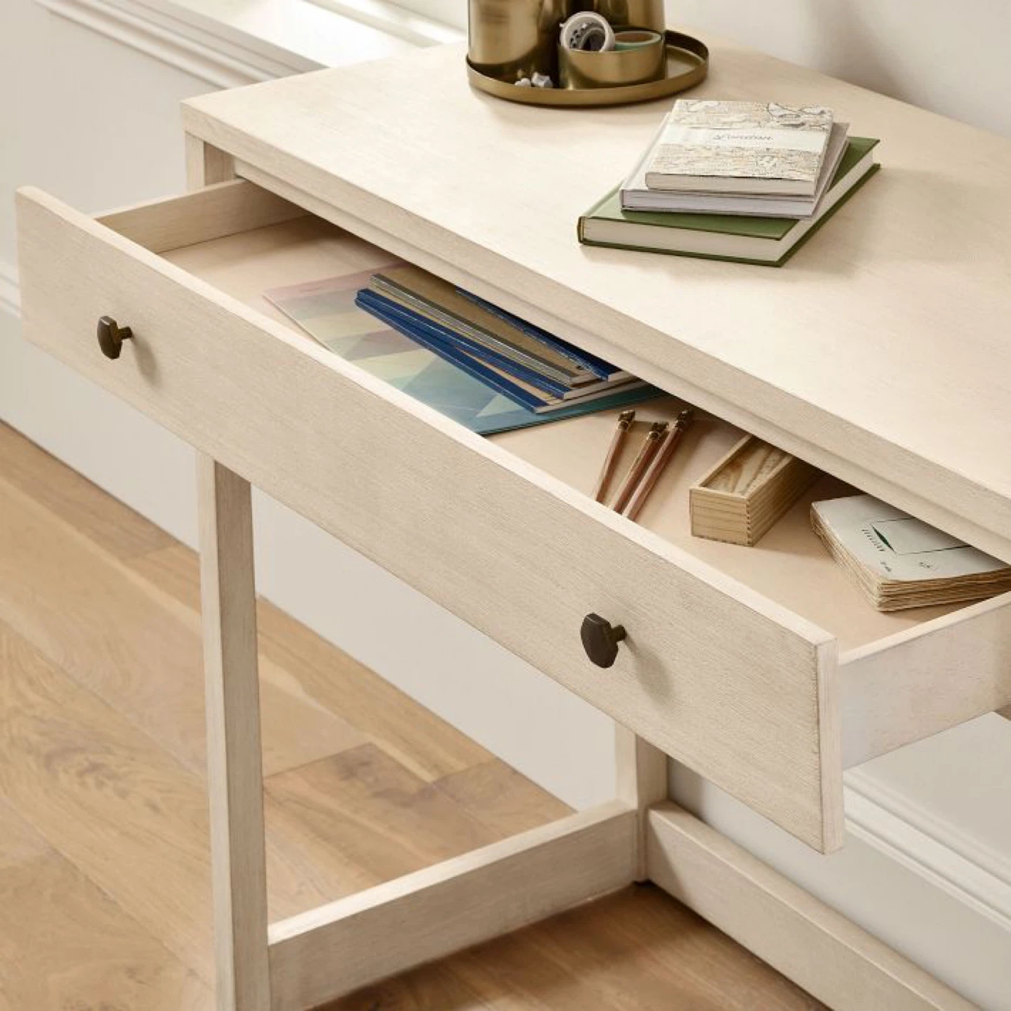 Keaton Writing Desk (40") (Biscotti)