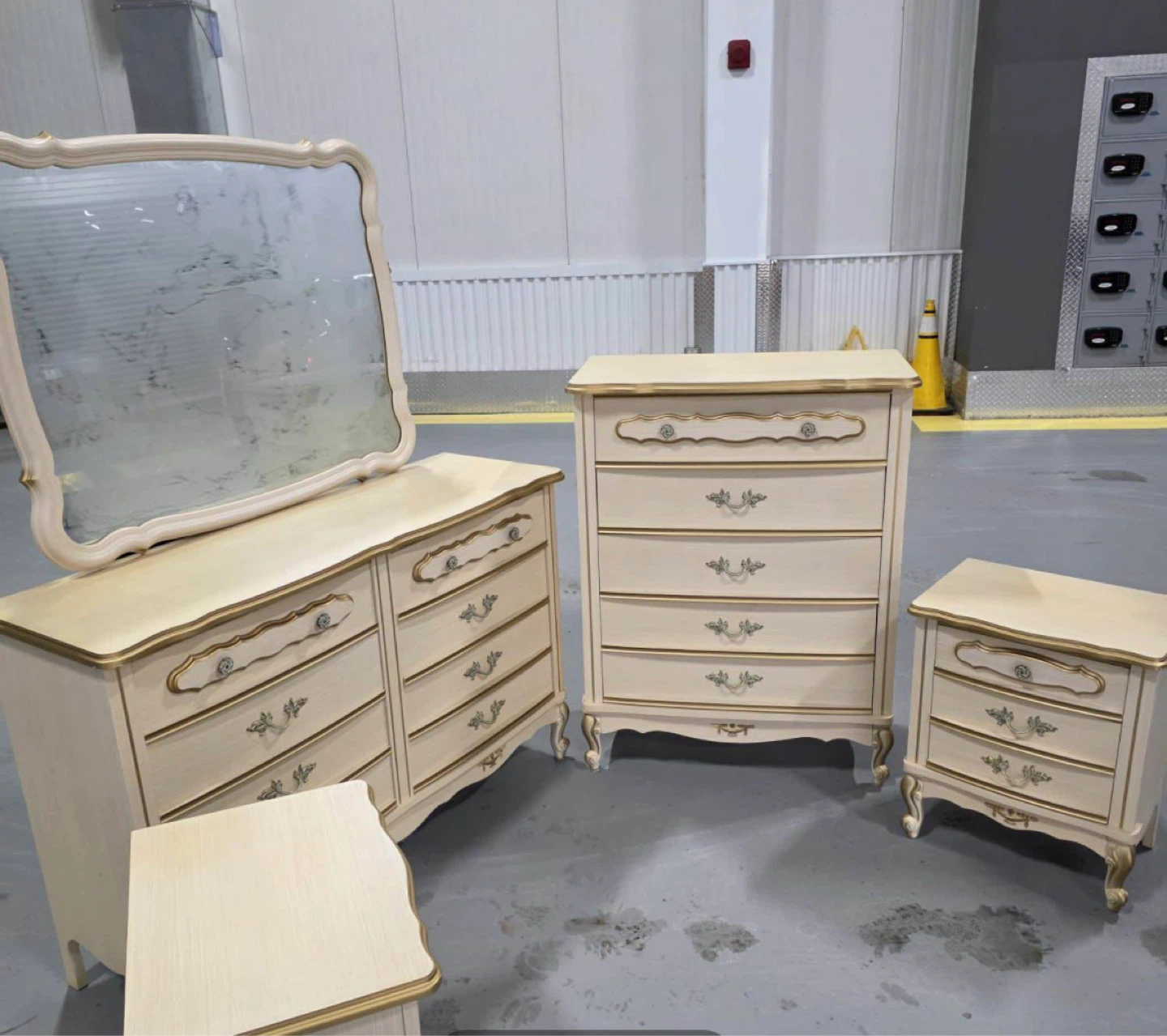 Vintage Bedroom Furniture Set - 5 Pieces - photo 2