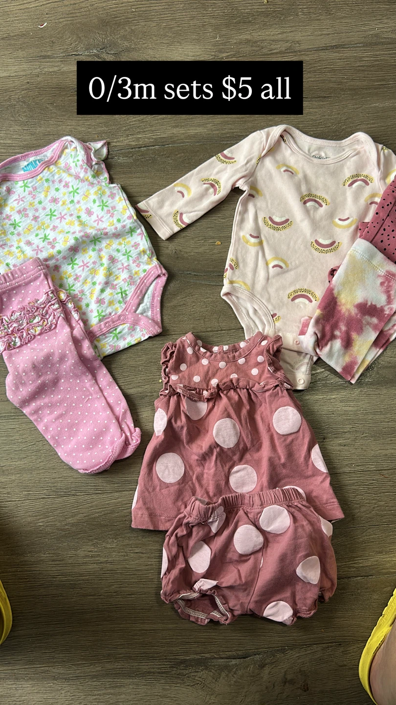0-3m Baby Clothes Bundle - photo 3