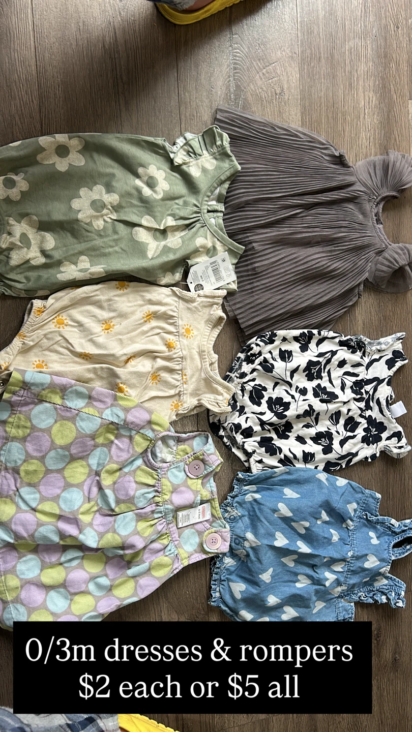 0-3m Baby Clothes Bundle - photo 2