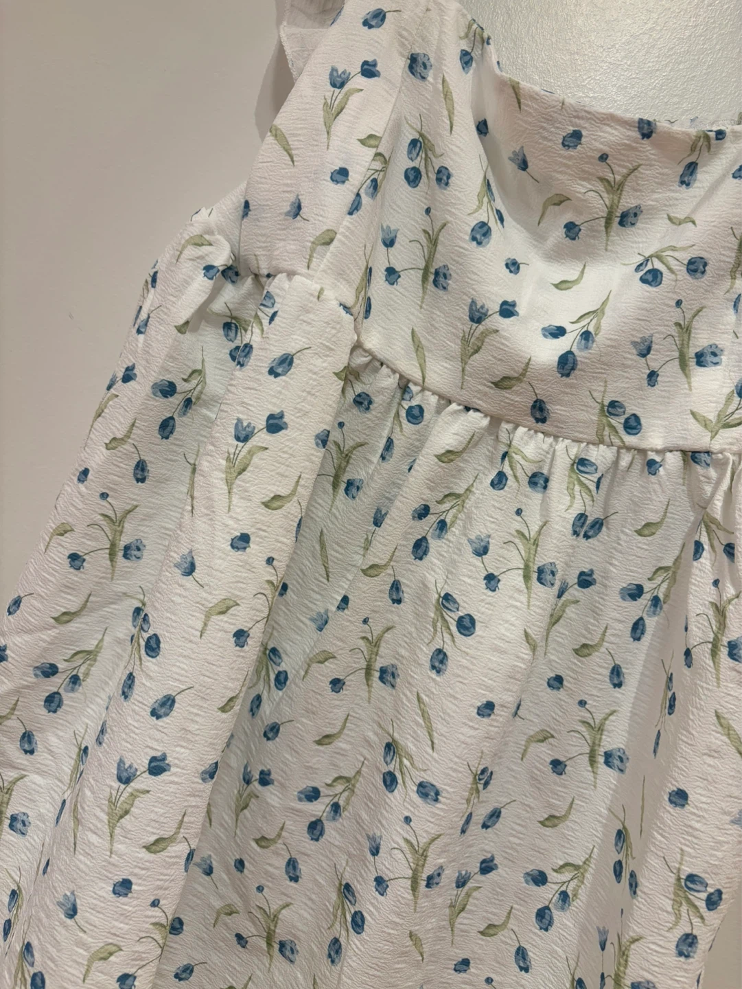 White Blue Floral Ruffle Mini Dress with Back Bow - photo 3