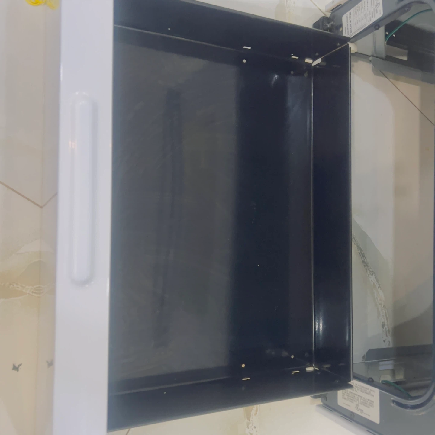 White Electric Stove with Oven - photo 3