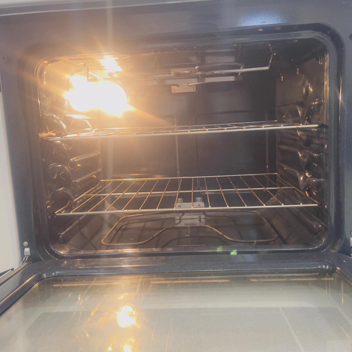 White Electric Stove with Oven - photo 4