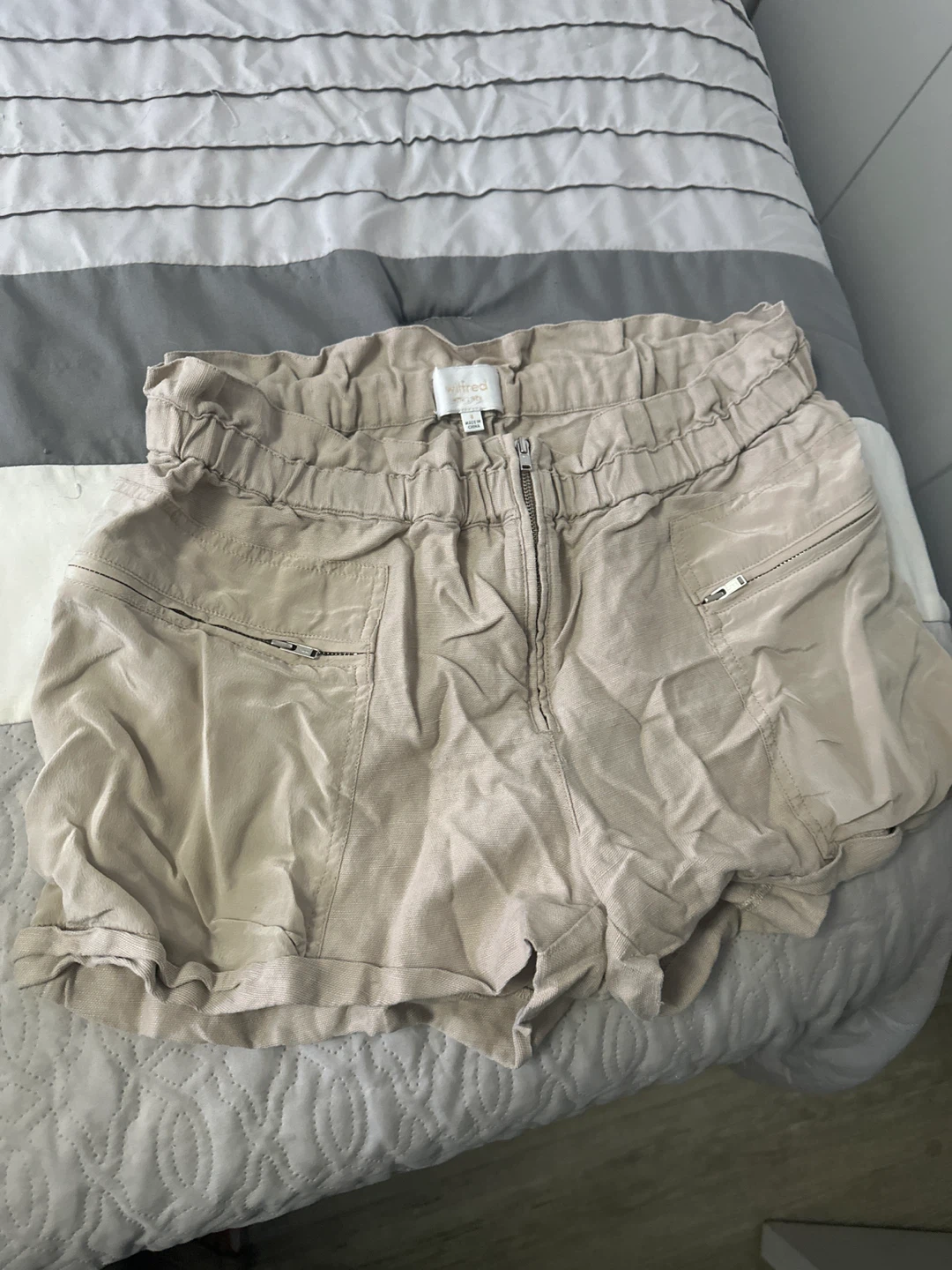 Wilfred Women's Beige Linen Blend Shorts Size 8