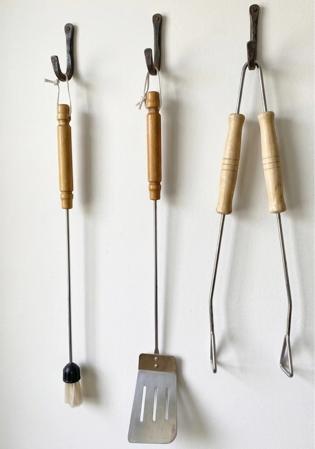 BBQ Grill Tool Set with Tongs, Spatula, and Basting Brush - photo 2