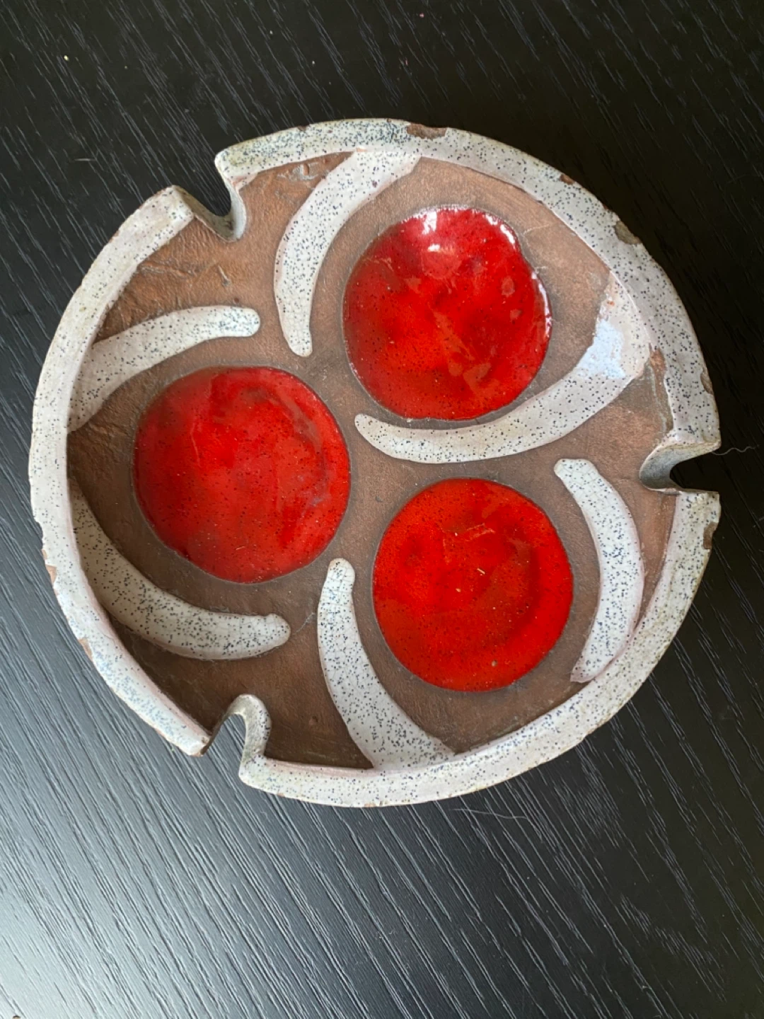 Handmade Ceramic Ashtray with Red Accents - Marilla Canada - photo 2