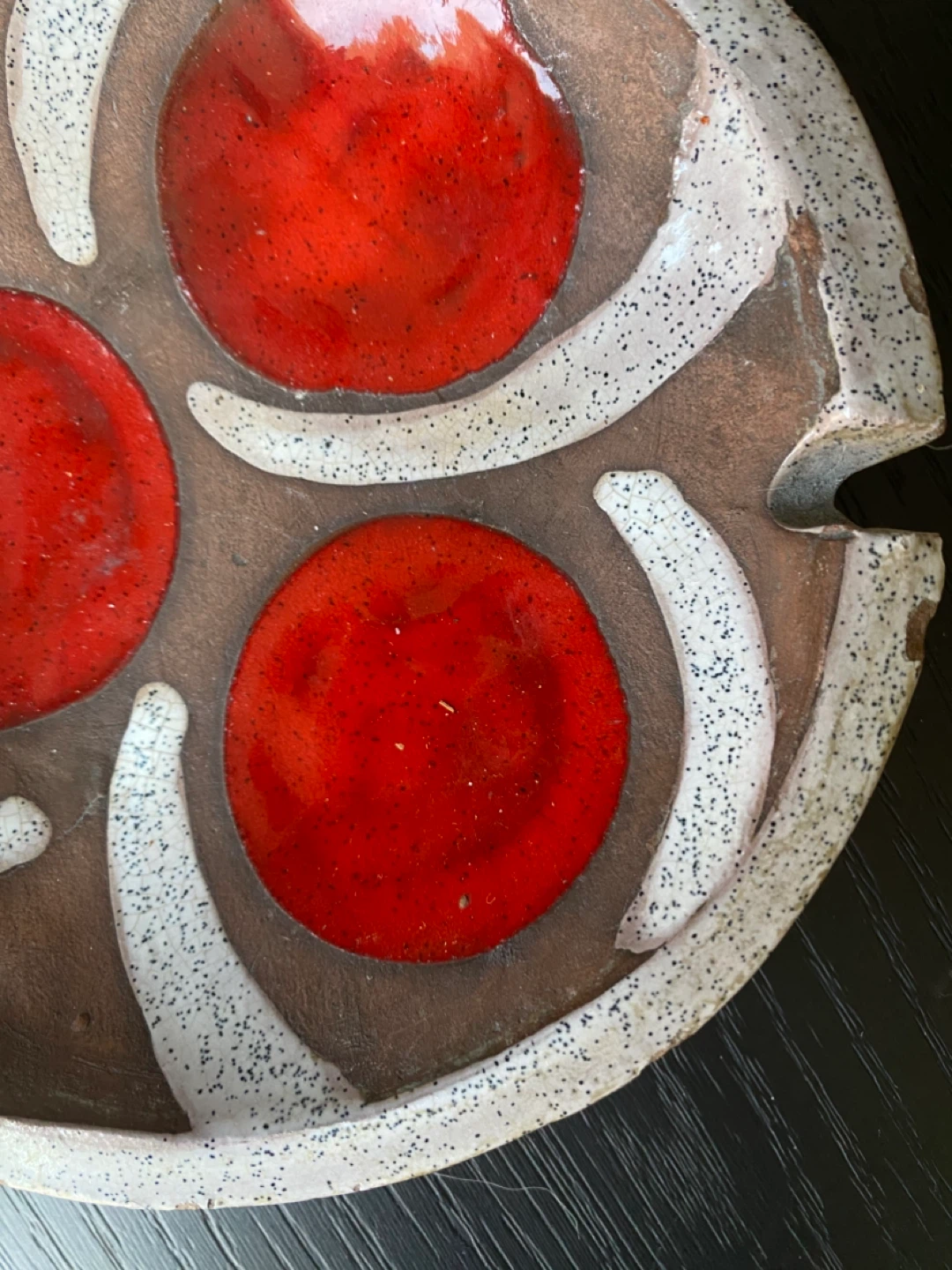 Handmade Ceramic Ashtray with Red Accents - Marilla Canada - photo 3