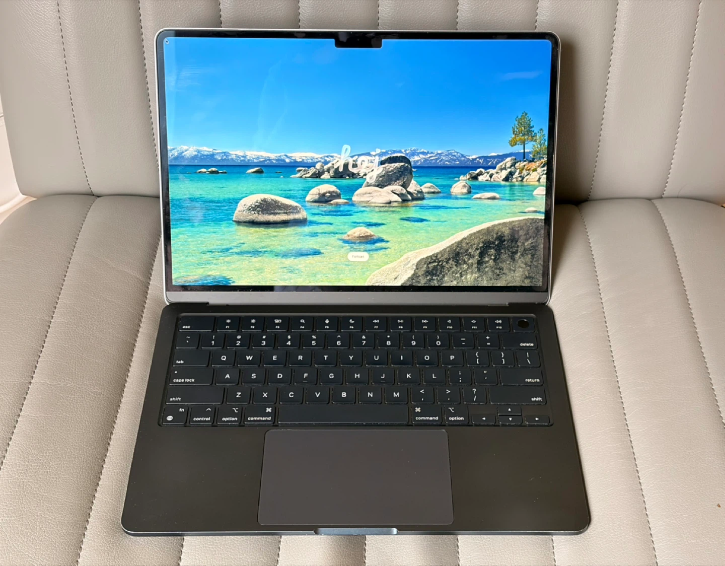 MacBook Air 13-inch (M2, 2022) — 8GB / 250GB