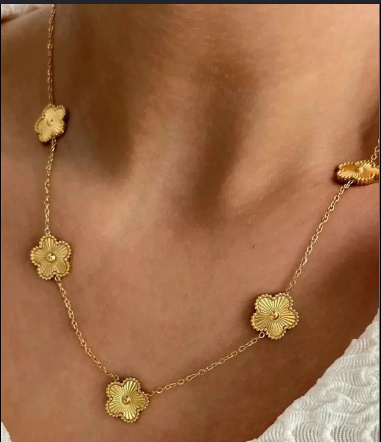 Gold tone floral necklace - photo 2
