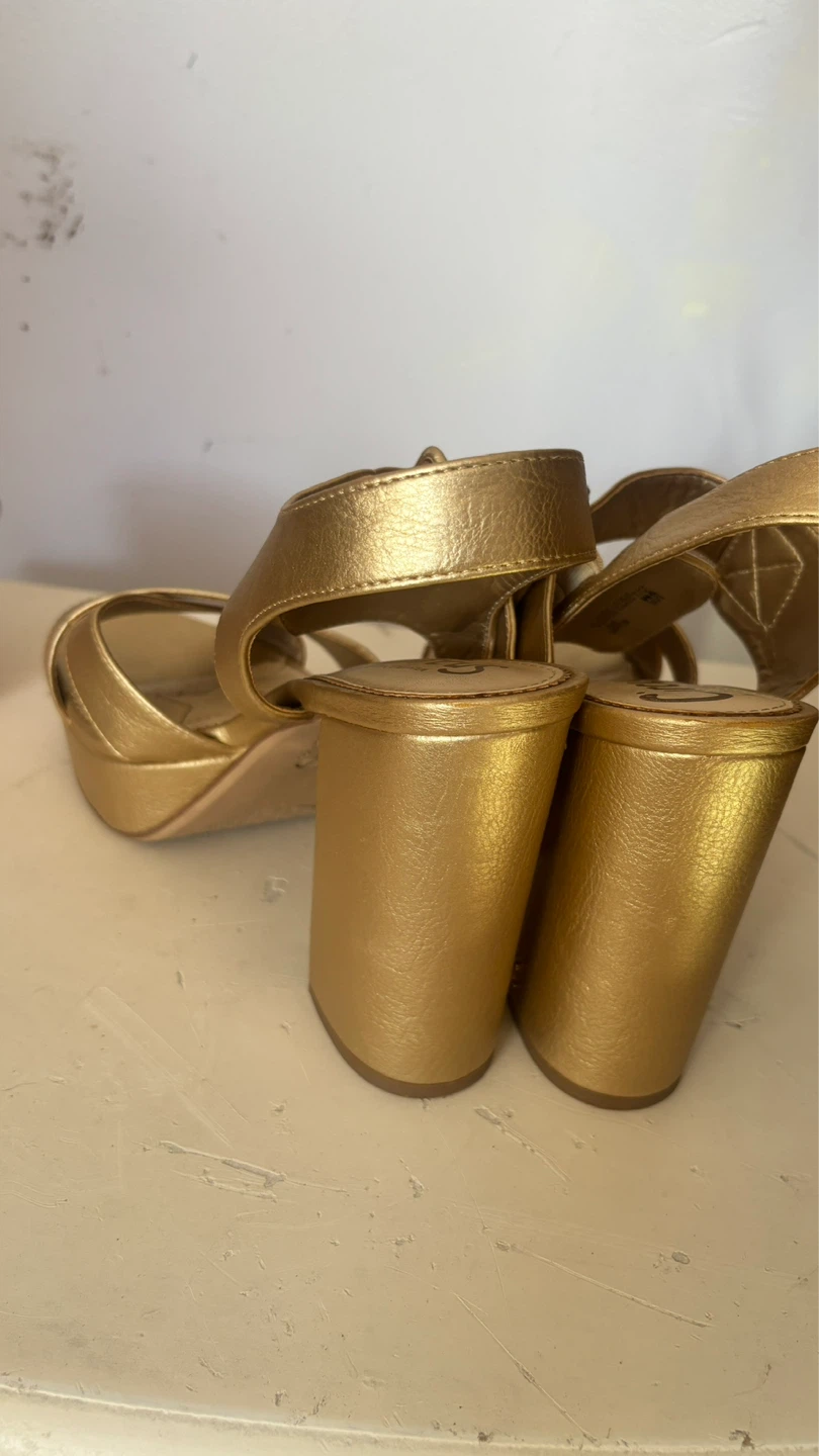 Circus by Sam Edelman Gold Platform Heels - photo 2
