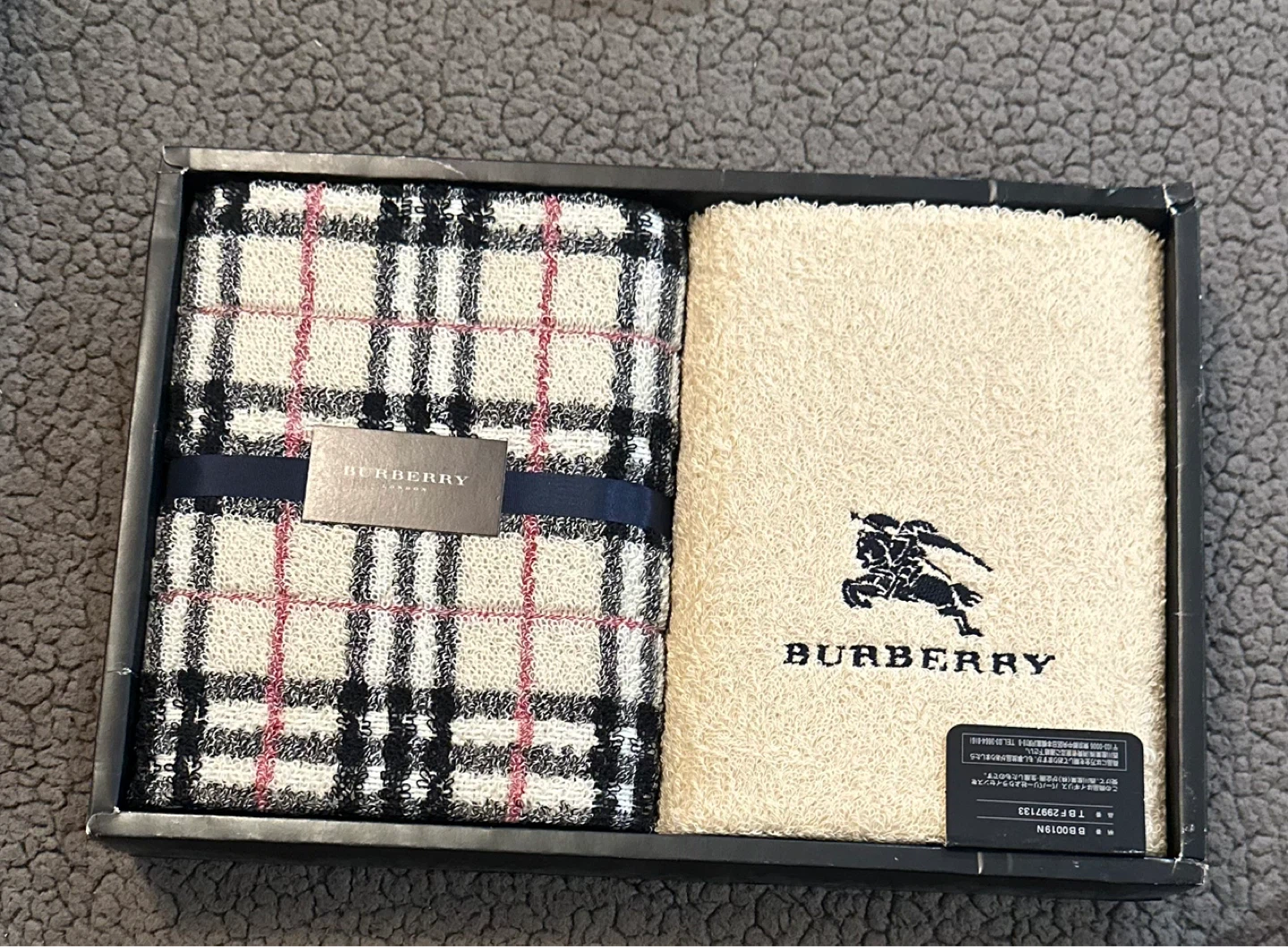 Burberry London Plaid and Solid Towel Set - photo 3