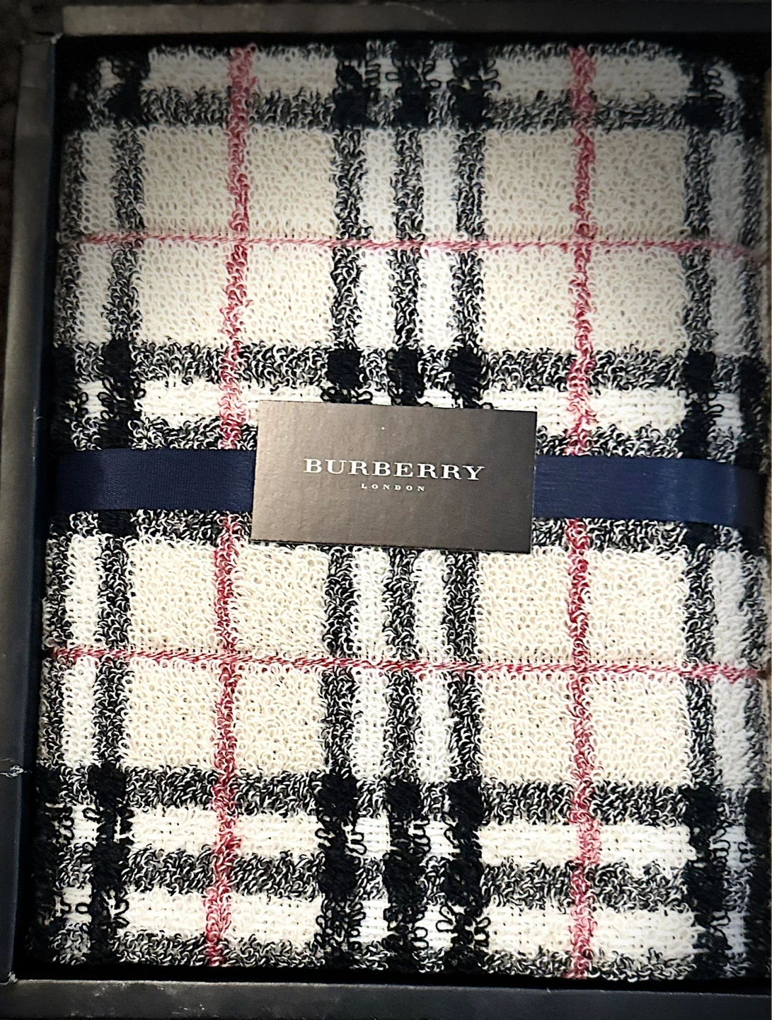 Burberry London Plaid and Solid Towel Set - photo 4