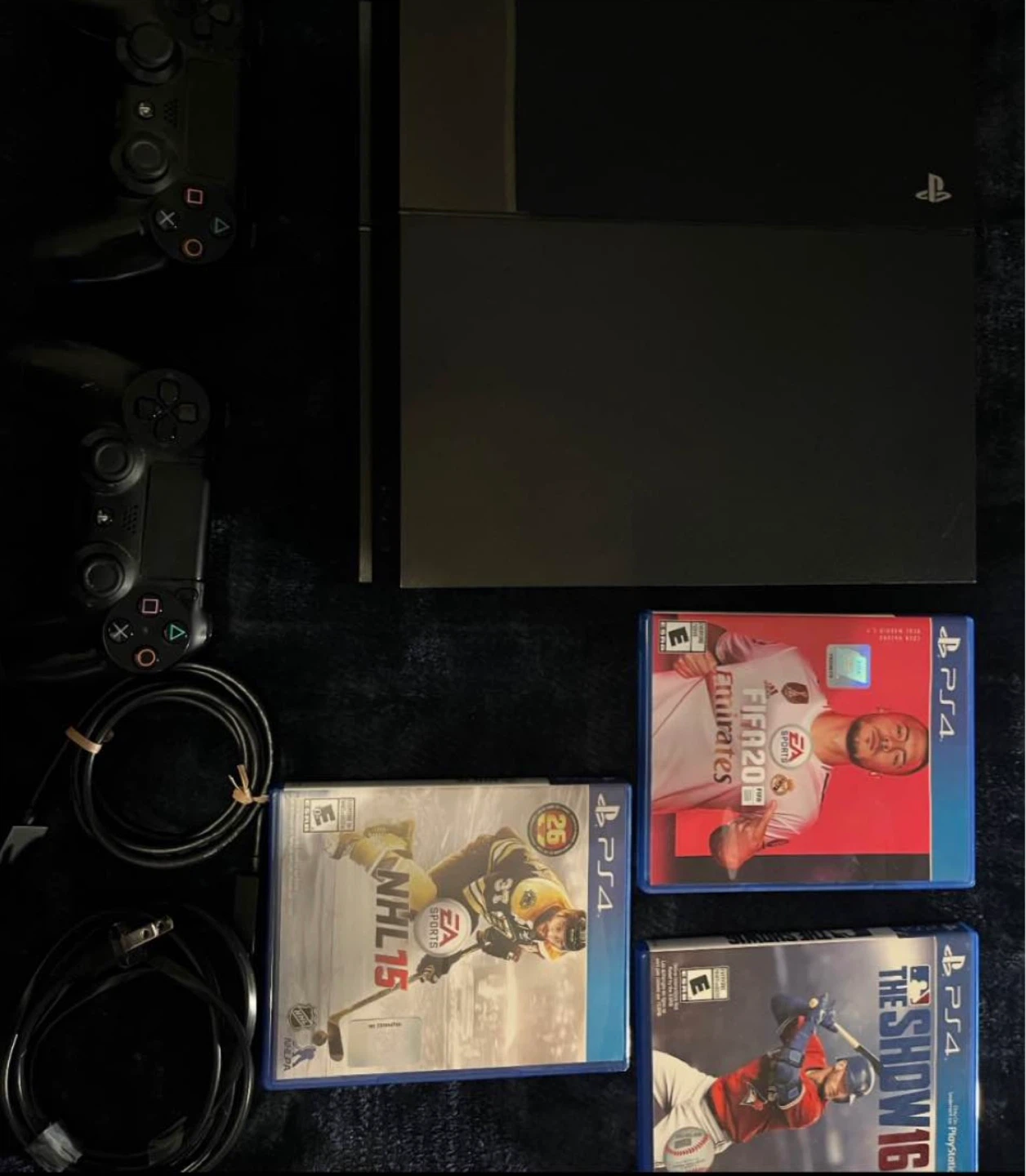 PS4  500GB bundled with two controllers and 4 games - photo 2