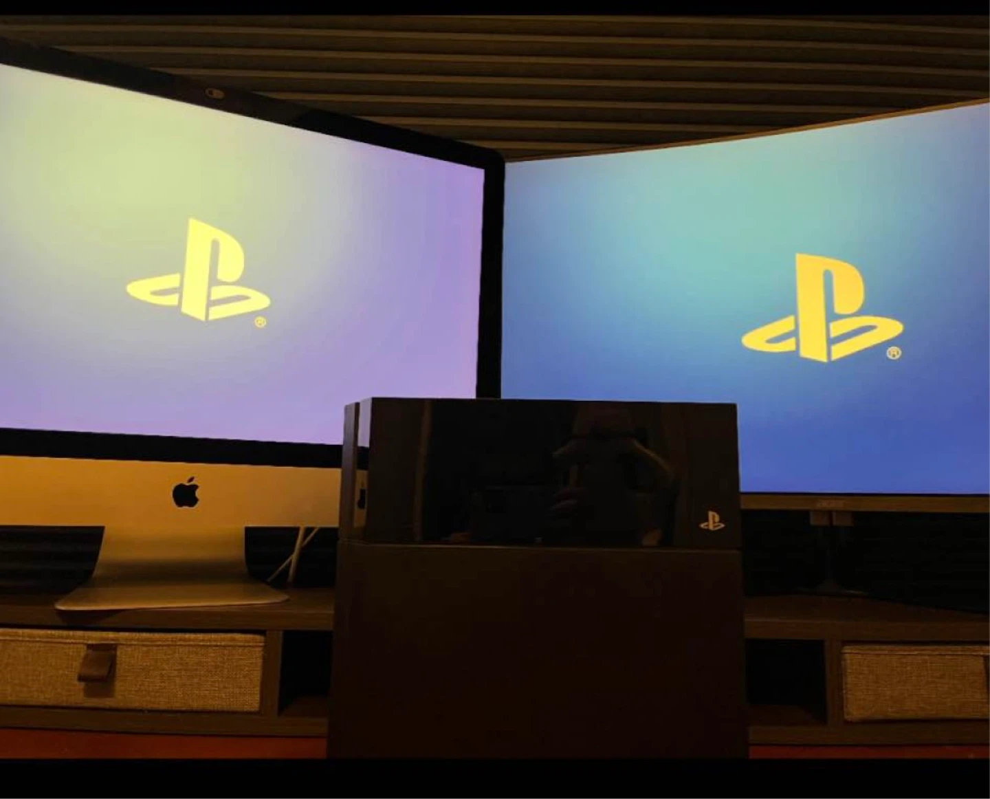 PS4  500GB bundled with two controllers and 4 games - photo 3