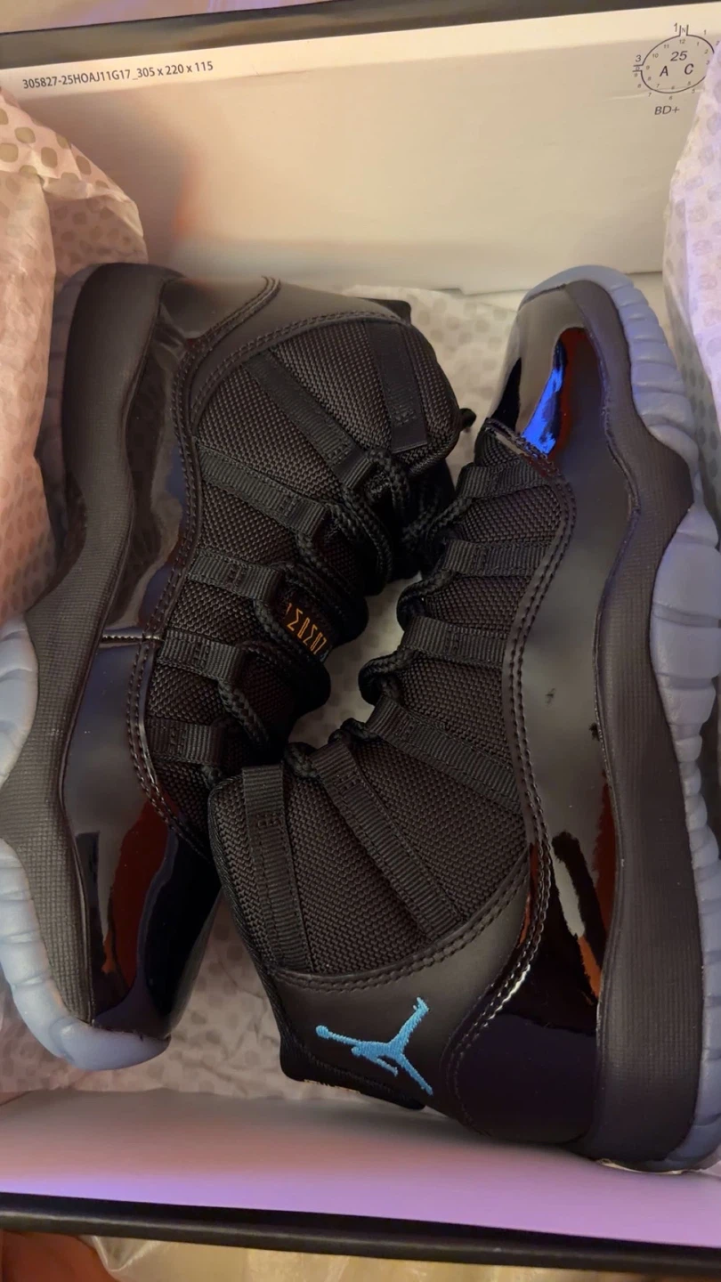 Air Jordan 11 Retro Black University Blue