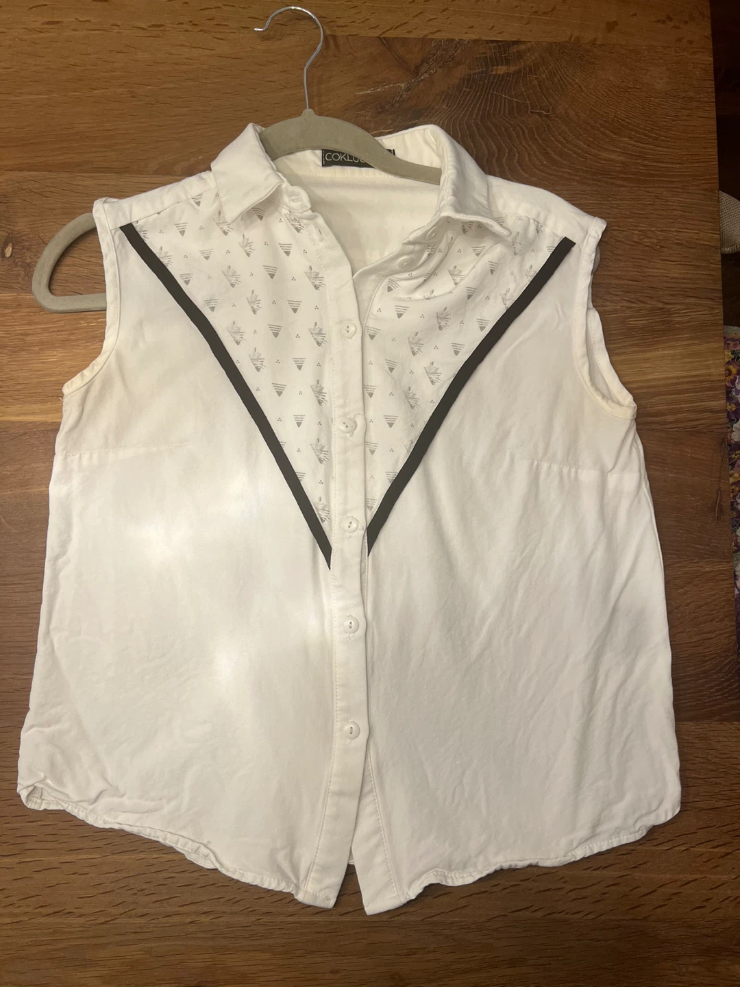 COKLUCH White Sleeveless Shirt