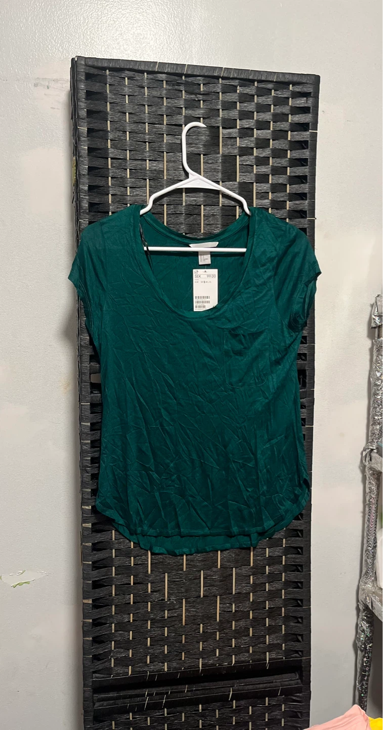 Women's Dark Green T- size s/m/L