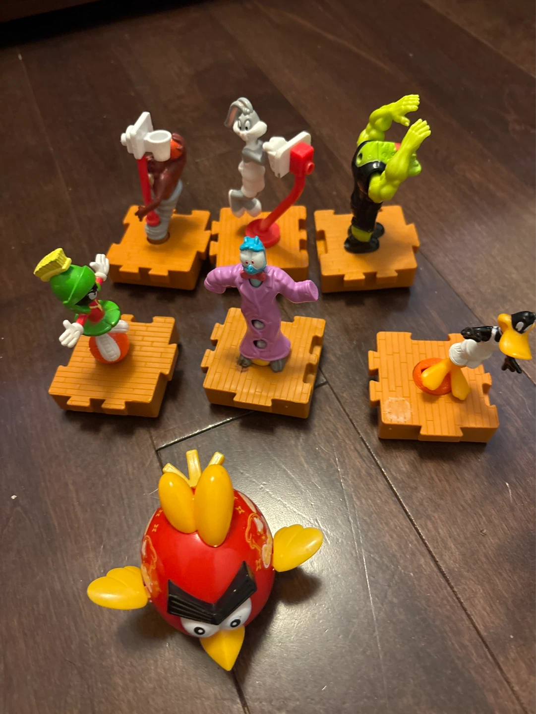 Lot of 7 Looney Tunes & Angry Birds figures