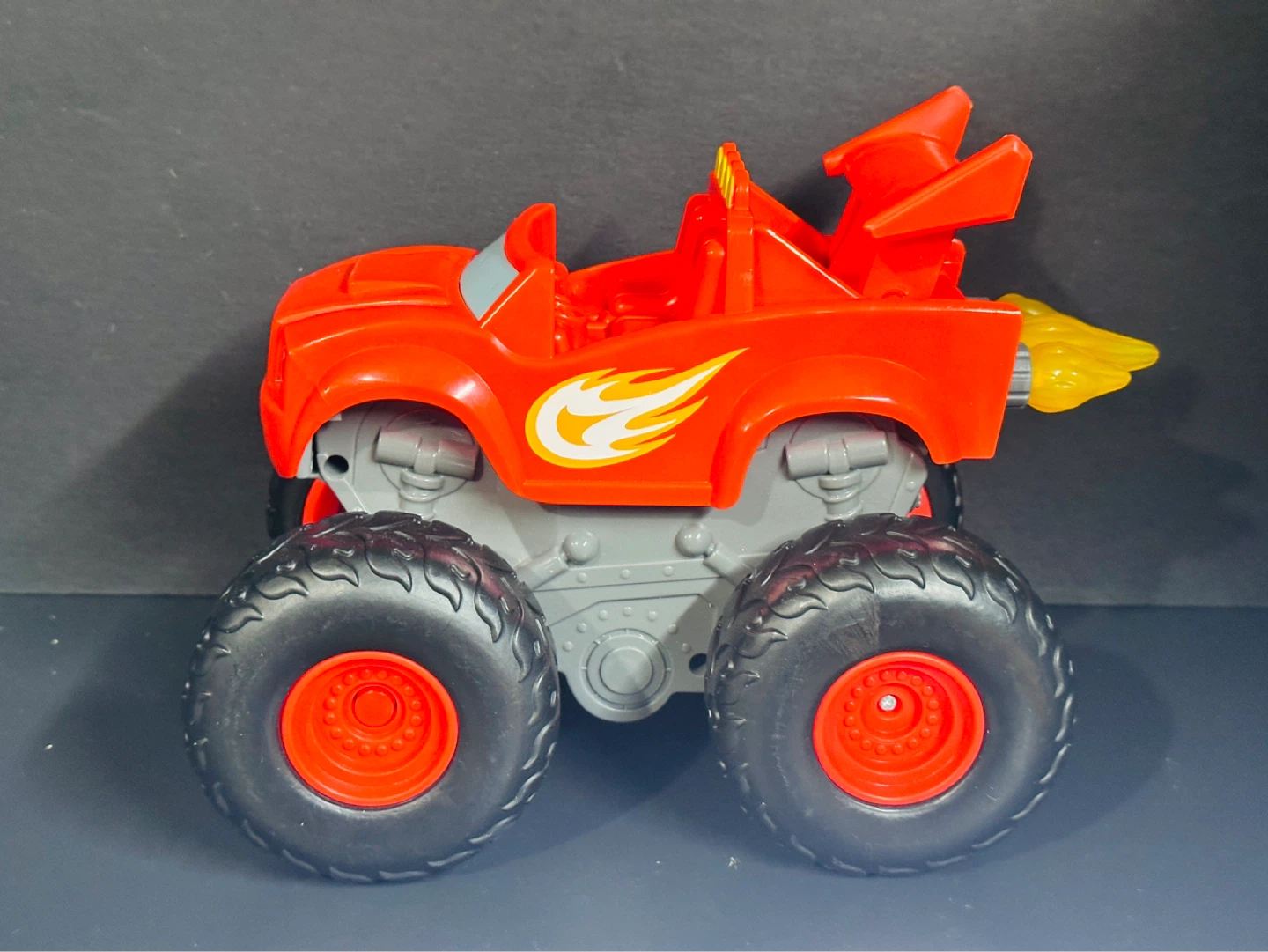 Blaze & the Monster Machine Monster Truck motorized Talking Toy - photo 3