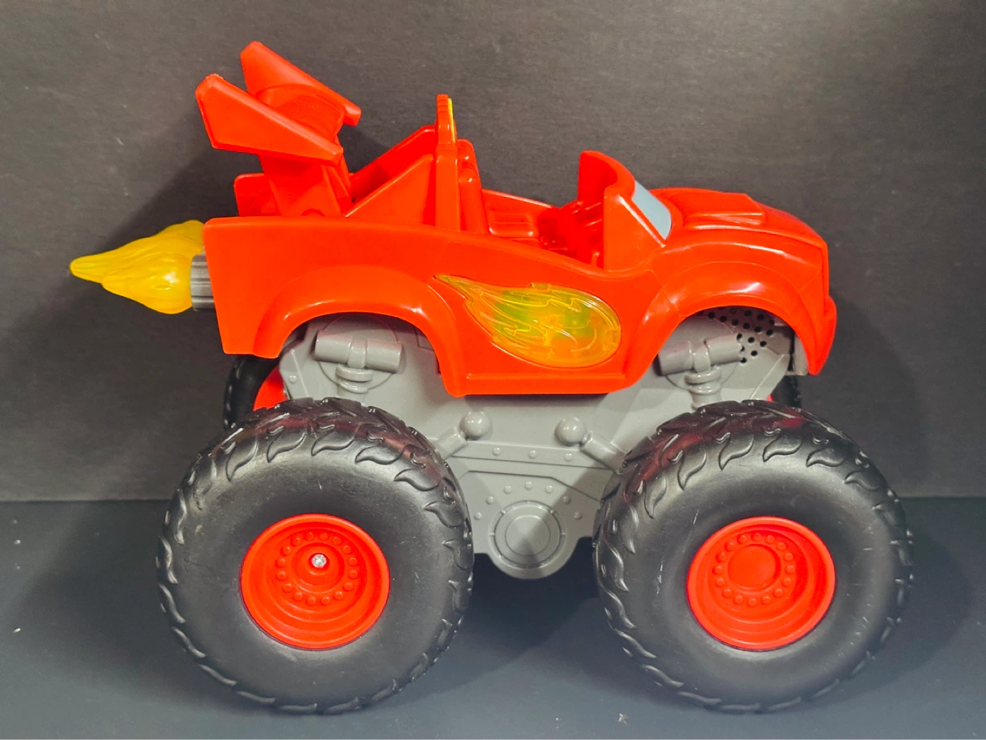 Blaze & the Monster Machine Monster Truck motorized Talking Toy - photo 4